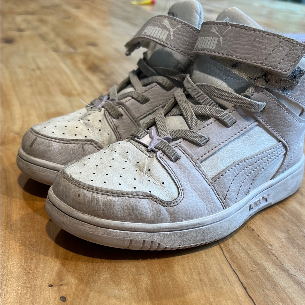 Puma Kids High-Top Sneakers in Light Purple and Off-White